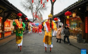 Rộn ràng không khí đón Tết Ất Tỵ ở các nước Châu Á 