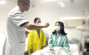 Nữ sinh 14 tuổi gặp biến chứng nghiêm trọng khi tự tiêm filler tại nhà