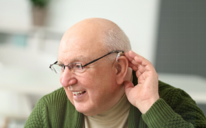 Giải pháp cho tình trạng nghe kém ở người già