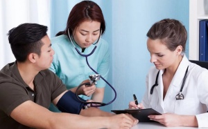 Hiểu về tình trạng tăng huyết áp “áo choàng trắng”