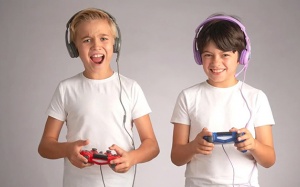 WHO và ITU giới thiệu tiêu chuẩn bảo vệ thính giác người chơi game