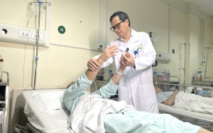 Bước tiến mới trong phẫu thuật thần kinh ít xâm lấn tại Việt Nam