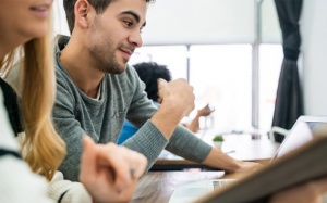 Tử vi thứ Tư (5/3/2025): Nhân Mã nên chú ý khi tương tác với mọi người xung quanh