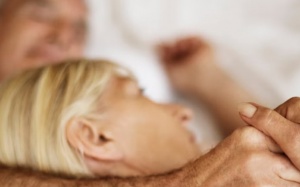 Tiền mãn kinh “giết chết” ham muốn của vợ tôi