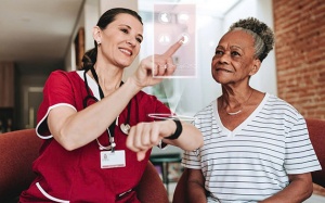 Cách AI quản lý sức khỏe người cao tuổi tại Singapore