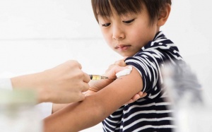 Việt Nam nhận thêm 500.000 liều vaccine để khống chế dịch sởi 