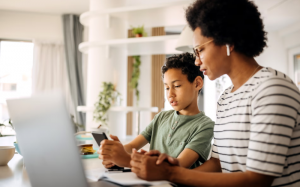 Lời khuyên giúp phụ huynh bảo vệ trẻ trên không gian mạng