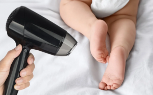 Có nên dùng máy sấy tóc để tăng sức đề kháng, đánh cảm, trị ho?