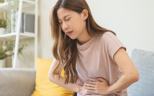 Triệu chứng đau bụng khi nào không nên chủ quan?