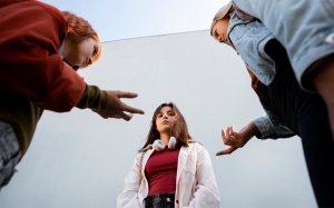 Tử vi thứ Sáu (4/4/2025): Song Tử nên xem lại các mối quan hệ của mình