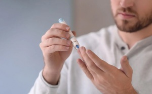 Chồng bị đái tháo đường 10 năm có ảnh hưởng đến việc có con không?