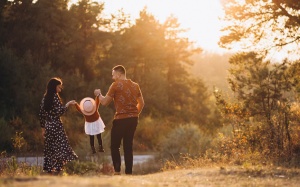 Tử vi thứ Năm (17/4/2025): Cự Giải muốn chăm lo nhiều hơn cho gia đình