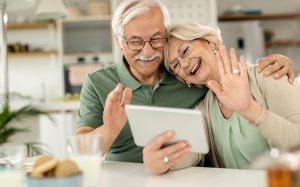 Sử dụng điện thoại có hại với trí não người già không?