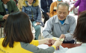 Thủ tướng chỉ đạo chi trả lương hưu tháng 5 sớm