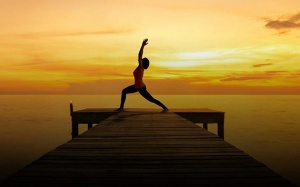Rèn luyện sức khỏe với bài tập yoga 'chào mặt trời'