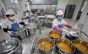 Thực phẩm 'bẩn' đe dọa bếp ăn tập thể 