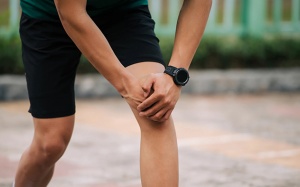 Viêm khớp đầu gối phải chăm sóc thế nào?