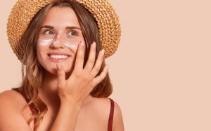 3 thói quen hạn chế nếp nhăn trên da