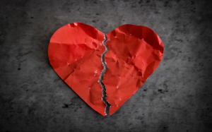 Đàn ông dễ tổn thương hơn phụ nữ vì hội chứng trái tim tan vỡ