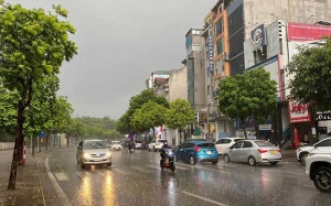 Nhiều nơi trên cả nước ngày nắng gián đoạn, mưa dông chiều tối