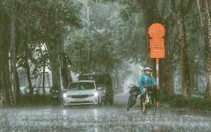 Cảnh báo mưa lớn ở khu vực Bắc Bộ, nắng nóng ở Trung Bộ