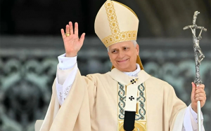 Bất ngờ khi biết khách quen tập gym là...Đức Giáo hoàng