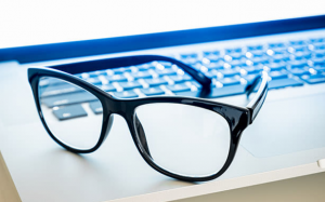 Mắt kính chống ánh sáng xanh có thực sự hiệu quả?