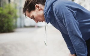 Run chân tay và mất thăng bằng là do đâu?