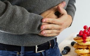 Vì sao sỏi mật 13mm kèm mỡ máu cao lại gây đầy hơi, khó tiêu?