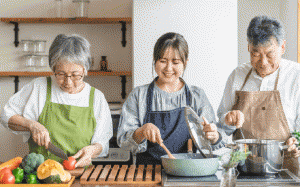 Tự nấu ăn, kỹ năng sống còn của người cao tuổi