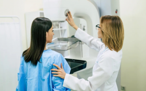 AstraZeneca công bố thuốc mới giúp làm chậm phát triển ung thư vú