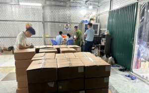 Hà Nội: Phát hiện hơn 5.000 lọ mỹ phẩm trôi nổi gắn mác “hàng Hàn Quốc”