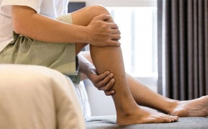 Run 1 tay, 1 chân sau tai biến dùng TPBVSK Vương Lão Kiện được không?