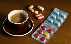 Uống cà phê cần coi chừng tương tác với thuốc