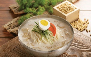 Xua tan nắng nóng với ẩm thực Hàn Quốc