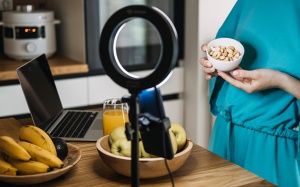 Cách kiểm chứng thông tin về dinh dưỡng trên mạng xã hội