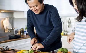 Nguyên tắc ăn uống giúp nam giới khỏe theo năm tháng