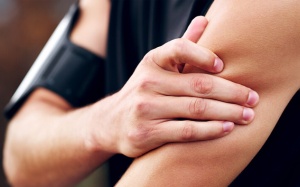 Làm sao để giảm rung giật bắp tay và toàn thân?