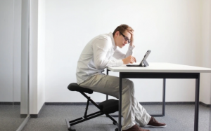 Ngồi càng nhiều, nguy cơ teo não càng cao ?