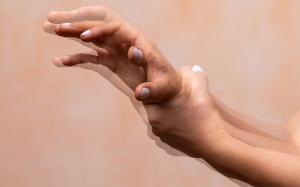 Đang mang thai nhưng bị run, có dùng TPBVSK Vương Lão Kiện được không?