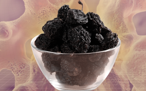 Tác dụng bất ngờ của mận khô đối với sức khỏe xương khớp