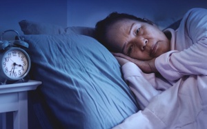 Vì sao ù tai nặng hơn vào ban đêm?