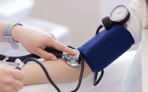 Cách kiểm soát và làm giảm huyết áp hiệu quả