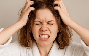 Ngứa da đầu do đâu?