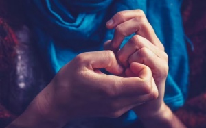 Dấu hiệu ở tay cảnh báo bệnh tim nguy hiểm