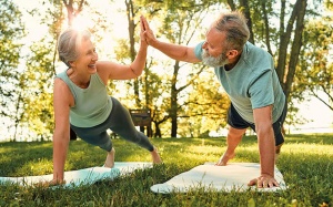 Plank 3 phút ở tuổi 100: Bí kíp tập luyện của cụ bà người Mỹ