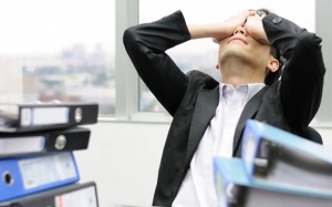 Mất ngủ: Bệnh thường gặp của dân văn phòng  