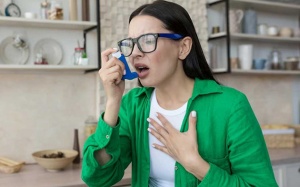 Lên cơn hen suyễn vì… cười nhiều