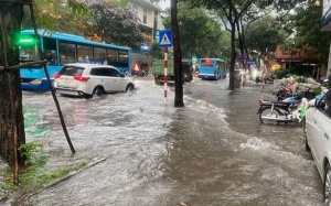 Nhiều nơi trên cả nước mưa lớn, cảnh báo nguy cơ ngập úng 
