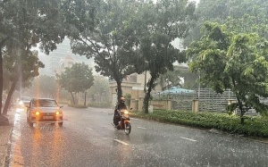 Đất liền nhiều nơi mưa dông, vịnh Bắc Bộ đón áp thấp nhiệt đới    